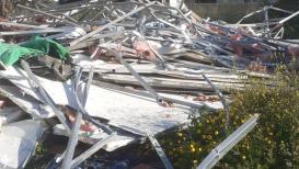 الاحتلال يهدم منزلًا مأهولًا لعائلة النقيب في مدينة اللد بحجة البناء دون تراخيص.