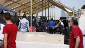 عبور المواطنين من حاجز قلنديا لأداء صلاة الجمعة في المسجد الأقصى