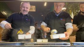 صور| "مطعم الفقراء".. مشروع رمضاني تركي في هولندا