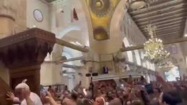 شاهد.. احتجاج المصلّين في المسجد الأقصى على المفتي محمد حسين لعدم حديثه عن الشهداء والمقاومة