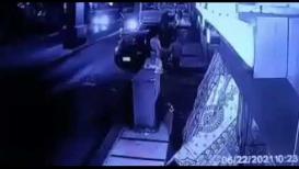 لحظة سقوط سيارة من أعلى كوبري أكتوبر في مصر