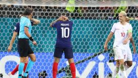 لحظة إضاعة قائد المنتخب الفرنسي لضربة جزاء