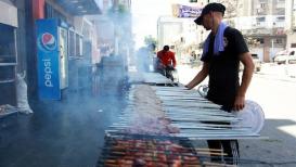 من أجواء ثالث أيام العيد وإقبال المواطنين على شواء اللحوم