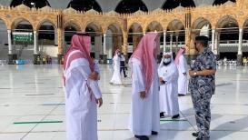 حجاج بيت الله الحرام يبدأون طواف القدوم