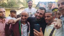 صور استقبال الأسير محمد داود بكر من مخيم الشاطئ غرب غزة بعد 7 سنوات من الاعتقال لدى الاحتلال