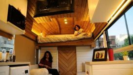 مهندسة مصرية تُحول حافلة عامة قديمة إلى منزل للتخفيف من تكاليف المعيشة والإيجار