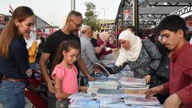 بداية العام الدراسي الجديد في دمشق.. الأسواق تعج ببضائع مستلزمات الطلبة الدراسية