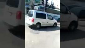 حافلة جنود إسرائيلية تضل طريقها في الخليل والشبان يرشقونها بالحجارة وقوات الأمن توفر لها الحماية