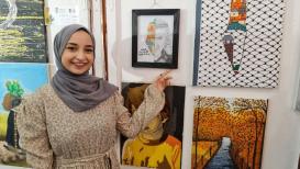 فلسطينيون يشاركون في معرض فني بمناسبة اليوم العالمي للشباب في غزة
