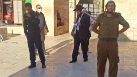 صورة من اقتحام أحد الجنود للمسجد الأقصى