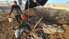 أضرار لحقت بمزرعة دواجن في مدينة رفح جنوب قطاع غزة، جراء قصف الطائرات الحربية الإسرائيلية فجر اليوم