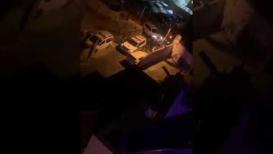 🔴 لحظة اعتقال قوات الاحتلال للشاب حسين عيسى من حي بطن الهوى في سلوان فجر اليوم.