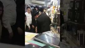 معركة بين حاخامات يهود بسبب محاولة أحدهم شراء هاتف لا يخضع لرقابة "الحريديم"