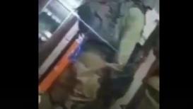 ضابط إسرائيلي يقتحم منزل عائلة الشاب براء زحيمان ويطالبه هاتفياً بتسليم نفسه.