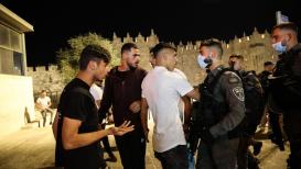 اعتداء الاحتلال بوحشية على الشبان في باب العامود بالقدس المحتلة