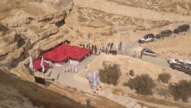 جيش الاحتلال ينظم احتفالا أمام دير مار سابا في بلدة العبيدية شرق بيت لحم