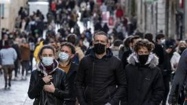 المتحور "أوميكرون" يعيد الكمامة للواجهة من جديد في فرنسا مع خوف العالم وترقبه