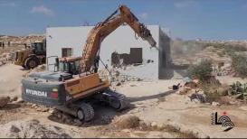 قوات الاحتلال تهدم منزل المواطن  إسماعيل نواجعة في منطقة الجوايا بمسافر يطا جنوب الخليل