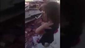 طفلة فلسطينية بعد هدم قوات إسرائيلية منزلها في مدينة قلنسوة: ليش هدموها؟