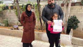 عائلة إبراهيم سالم يستعدون لإخلاء منزلهم في حي الشيخ جراح بعد إجبارهم بقرار من سلطات الاحتلال على مغادرته قبل نهاية الشهر الجاري