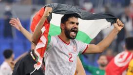 احتفال المنتحب التونسي بعلم فلسطين فرحاً بوصوله لنهائي كأس العرب