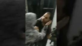 مؤثر.. أم تودّع ابنها بعد اعتقاله في بلدة صوريف