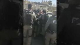 قوات الاحتلال تعتدي على شاب وتعتقله في باب العامود