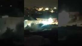 قوات الاحتلال تقتحم حي سطح مرحبا في البيرة وتطلق قنابل غاز وإضاءة بكثافة.
