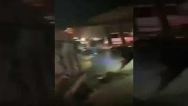 انزلاق شاحنة في طريق وادي النار شرق القدس، والشرطة تحذر السائقين من انسكاب زيوت على الطريق.
