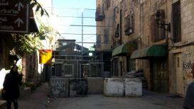 مستوطنون يحاولون إحراق منزل المواطن سمير أبو عيشة في منطقة تل ارميدة بالخليل