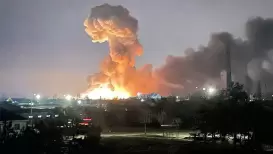 انفجار هائل في مستودع عسكري بمنطقة  كالينيفكا في أوكرانيا