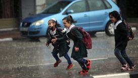 صور من الأجواء الماطرة في مدينة غزة