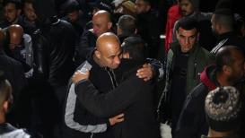 فلسطينيون يحملون جثمان الشهيد محمد أبو صلاح 17 عامًا والذي ارتقى خلال مواجهات في السيلة الحارثية في جنين تصوير: أيمن نوباني