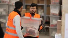 لجنة الانتخابات المركزية توزع صناديق و مواد الاقتراع على 50 هيئة محلية في محافظات الضفة