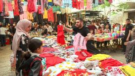 حركة نشطة في أسواق الخليل مع حلول عيد الفطر السعيد