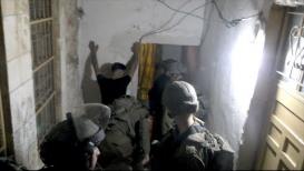 جنود يعتقلون طيلة 72 ساعة فلسطينيّاً رشق مستوطنون منزله، وخلال ذلك نكّل به جنود وعناصر شرطة وسجّانون