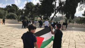 العلم الفلسطيني حاضر في المسجد الأقصى المبارك