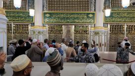 حجاج بيت الله الحرام يزورون المسجد النبوي في المدينة المنورة قبيل مغادرتهم للسعودية