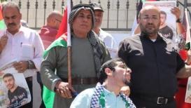 اعتصام أمام مقر الصليب الأحمر بنابلس تضامنا مع الأسير المريض ناصر أبو حميد