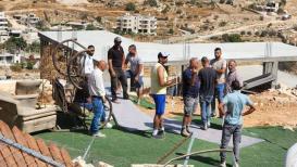 الاحتلال يهدم جدراناً حجرية في خلة القطن جنوب شرق بيت لحم