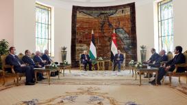 الرئيس عباس يلتقي نظيره المصري في القاهرة