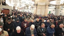 الآلاف يؤدون "الفجر العظيم" في المسجد الأقصى