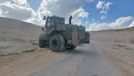 الاحتلال يغلق الطريق المؤدية لمزارع المواطنين جنوب بلدة العوجا شمال مدينة أريحا