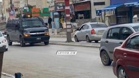 قوات الاحتلال تغلق بعض  المحال التجارية في بلدة حوارة جنوب نابلس