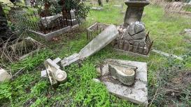 مستوطنون يهدمون قبورا مسيحية في القدس المحتلة