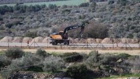 جدار اسمنتي تشيده قوات الاحتلال على الأراضي الغربية لبلدتي قفين وعقربا شمال طولكرم