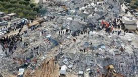 دمار هائل في إحدى قرى مدينة إدلب السورية جراء الزلزال