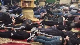 صورة اعتقال المصلين المعتكفين بالمصلى القبلي