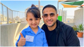 الشهيد يوسف عكيلة وابنته وفاء
