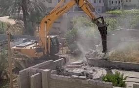 إجبار مواطن على هدم منزله- الداخل المحتل